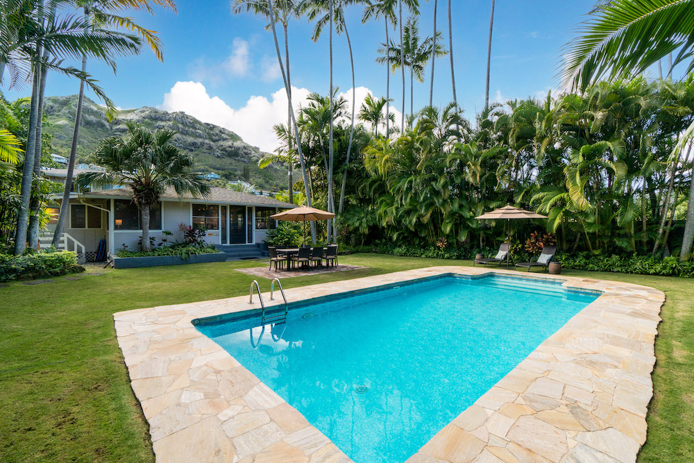 spend a day trip to oahu and stay with us!