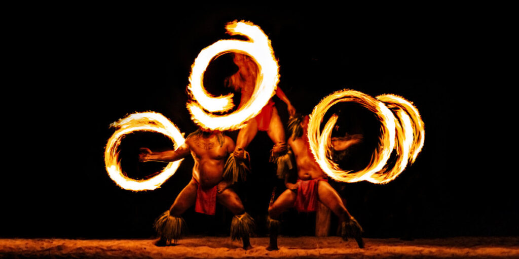 Luau hawaiian fire dancers